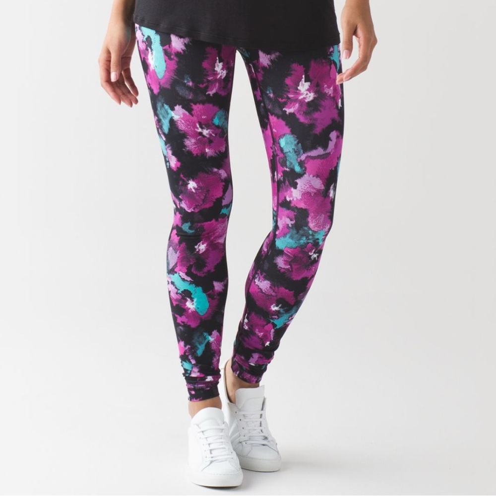 Lululemon Wunder Under Pant (Hi-Rise)
Midnight Bloom Black Deep Fuschia